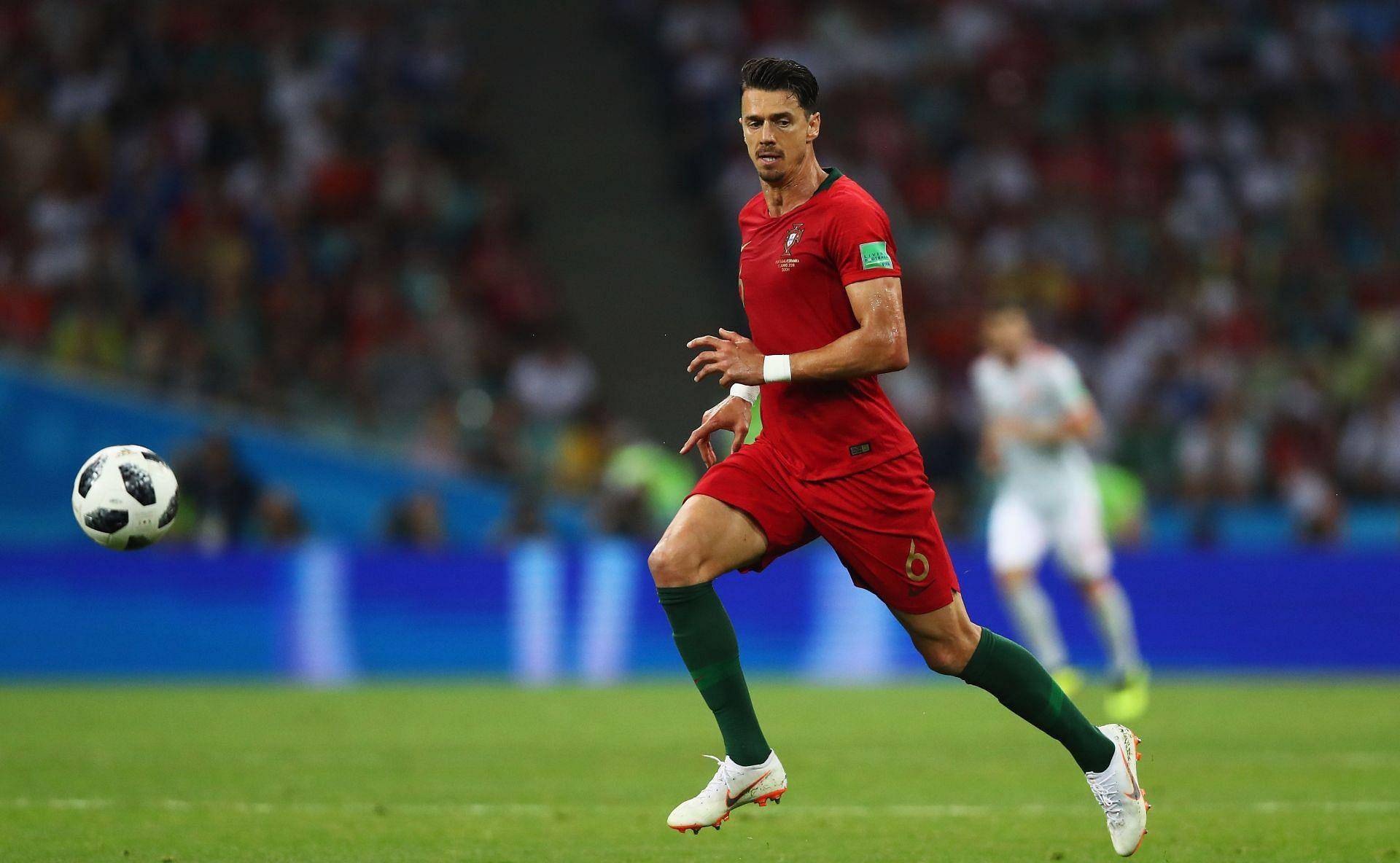 JNH金年会-国际比赛日葡萄牙体育调整名单以备荷甲窗口期圣安东尼奥马刺遗憾出局，连对手都承认：德罗巴关键节点挺进下一轮(2025荷甲积分榜)